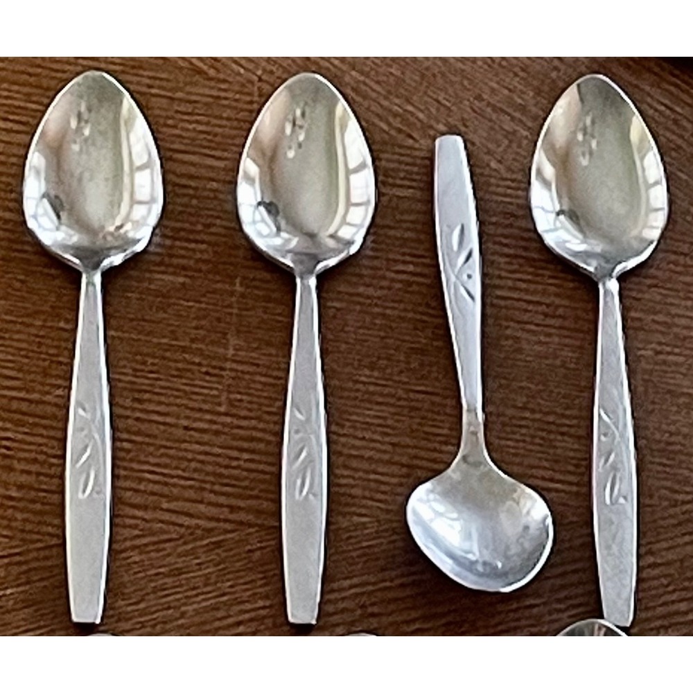 Oneida Heirloom Will O Wisps Stainless Flatware Set 38 Pc Cube Mark USA - Picture 5 of 9